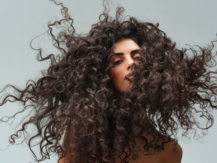 HOW TO TAKE CARE OF YOUR CURLY HAIR