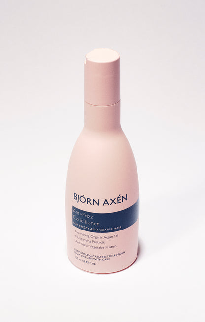 A nourishing conditioner to soften and smooth coarse and frizzy hair