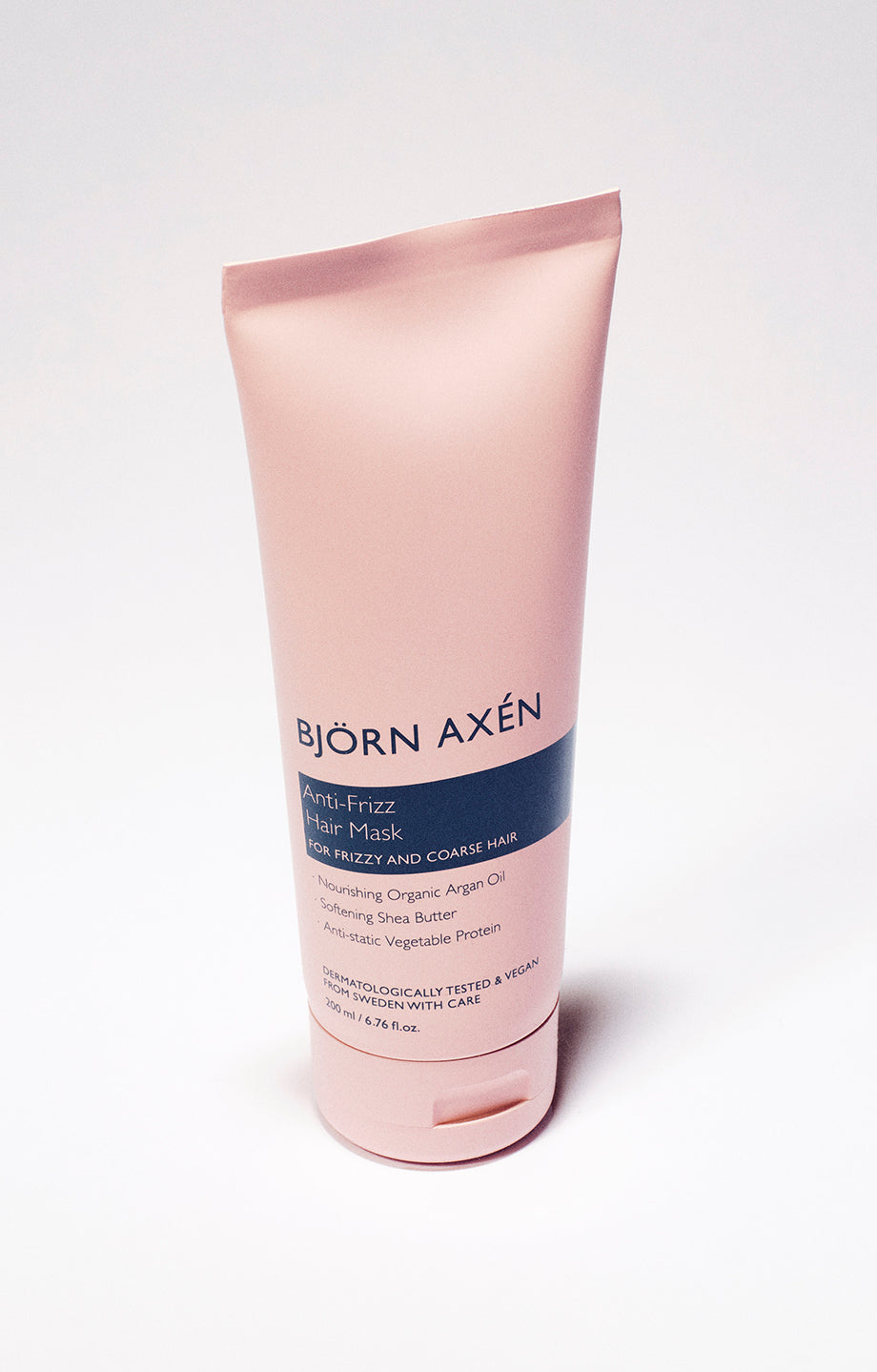A deep hair mask to nourish, soften and smooth coarse and frizzy hair