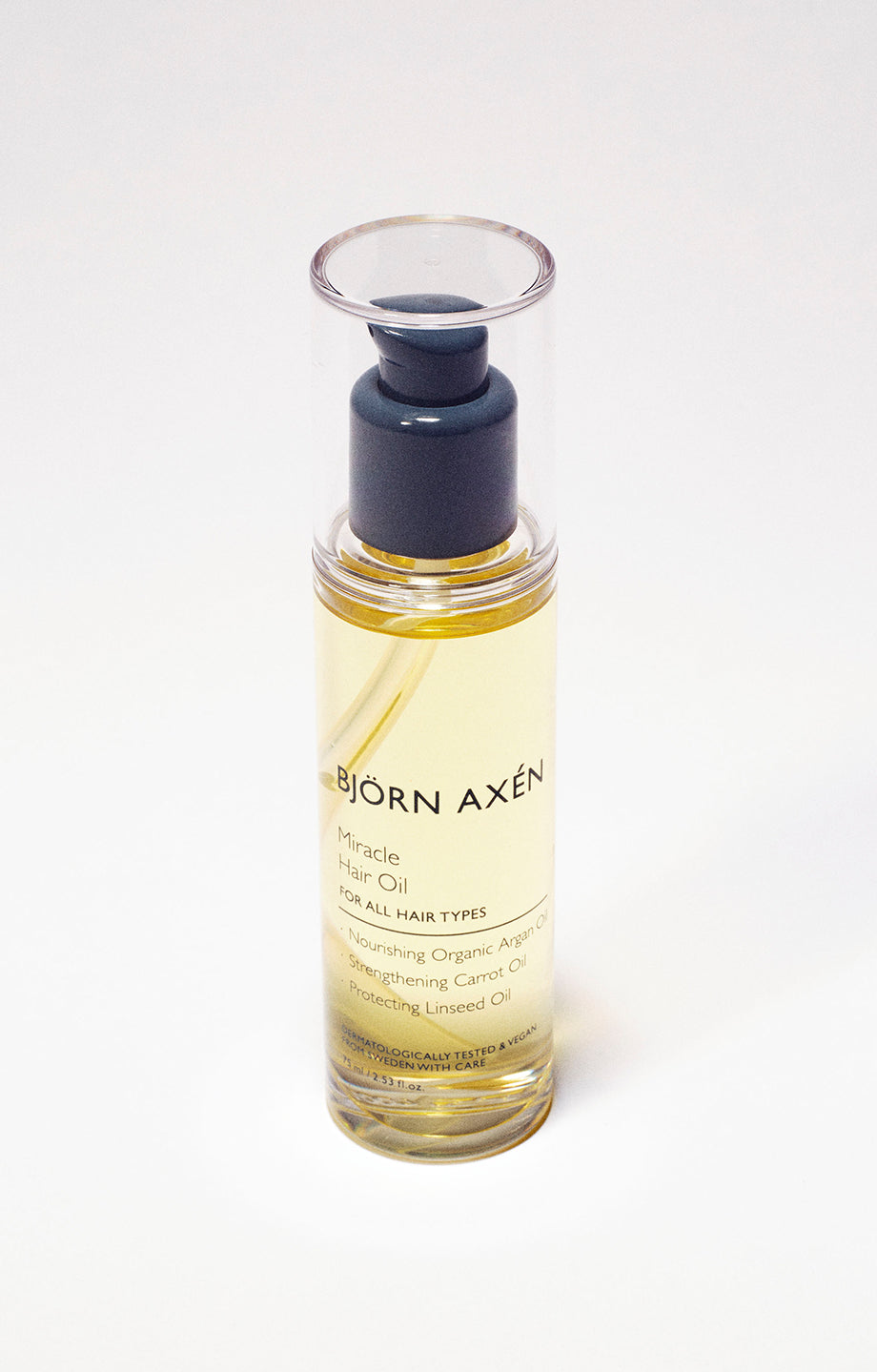 A nourishing oil to smooth and soften hair